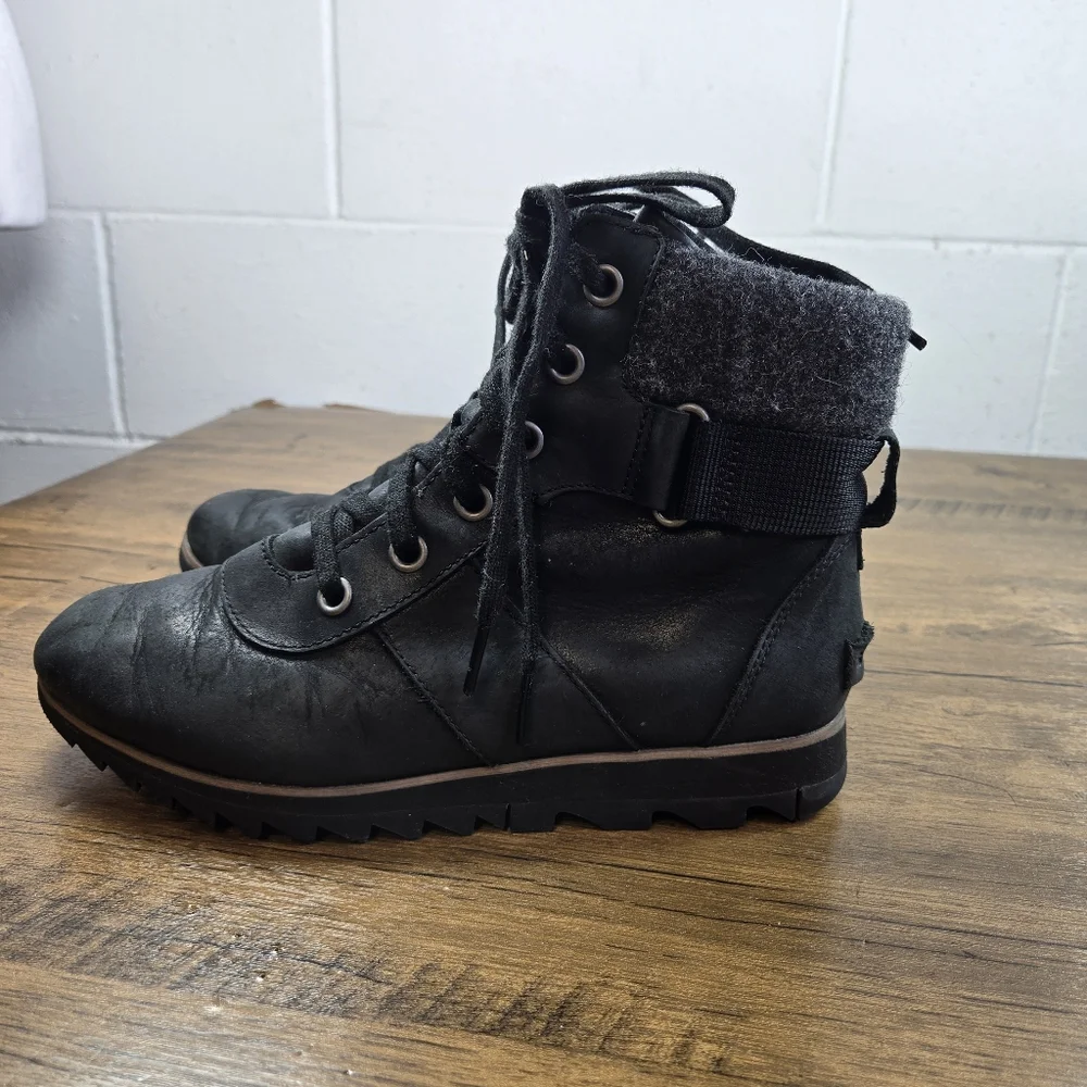 Sorel Harlow Conquest Black Ankle Boots